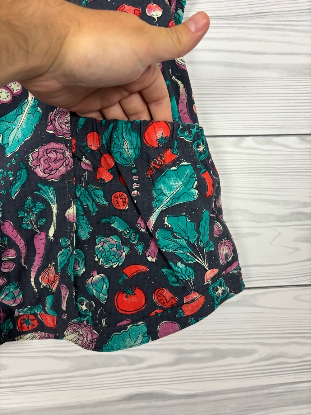 Duluth Trading Co. women’s heirloom gardening vest size large NWT novelty print - Picture 12 of 13